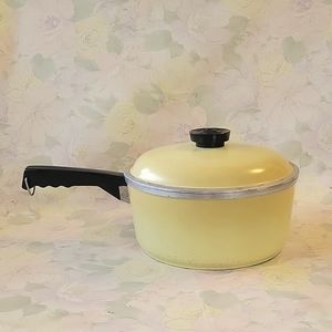 Vintage Club Cookware - 3qt Pot - Harvest Gold